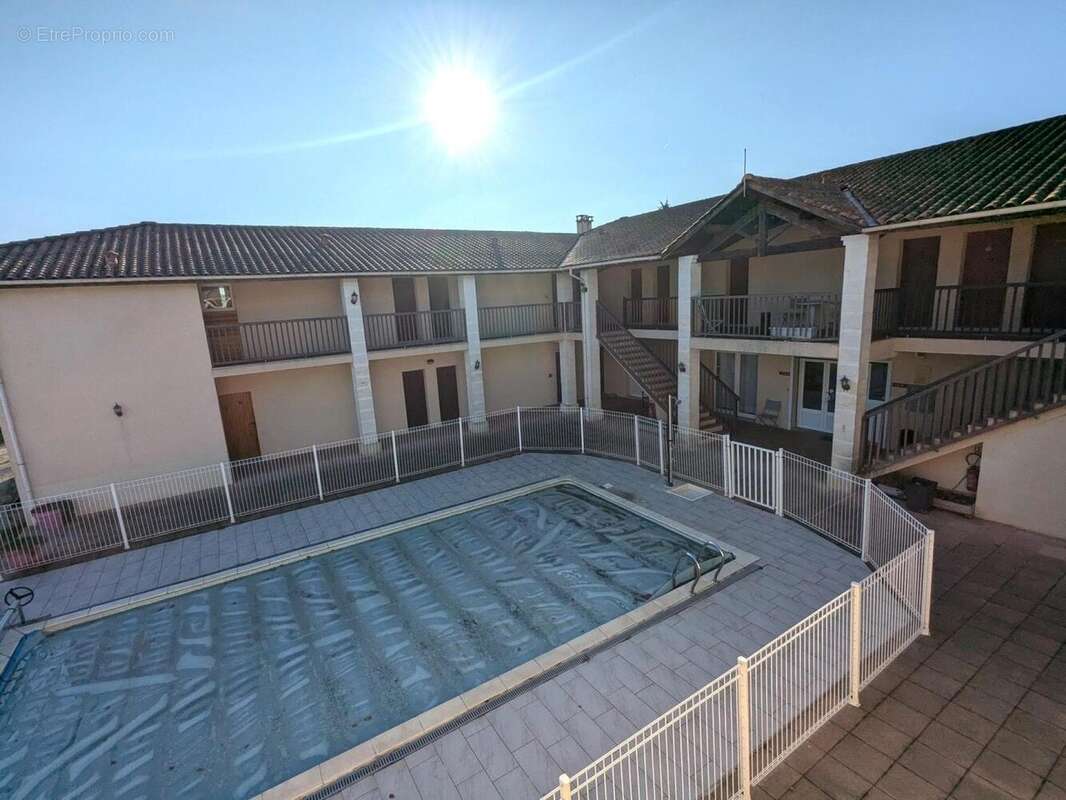 Photo 3 - Commerce à BARBEZIEUX-SAINT-HILAIRE