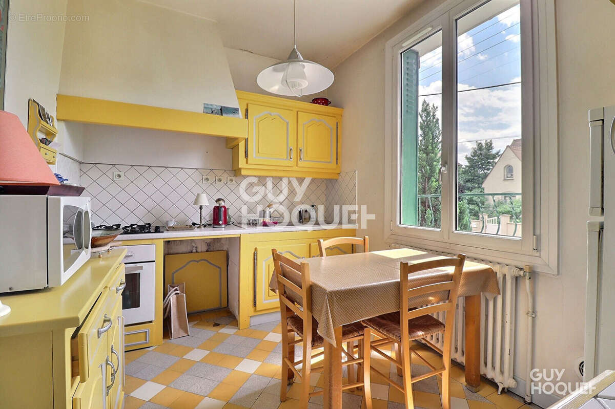 Maison à SAINTE-GENEVIEVE-DES-BOIS