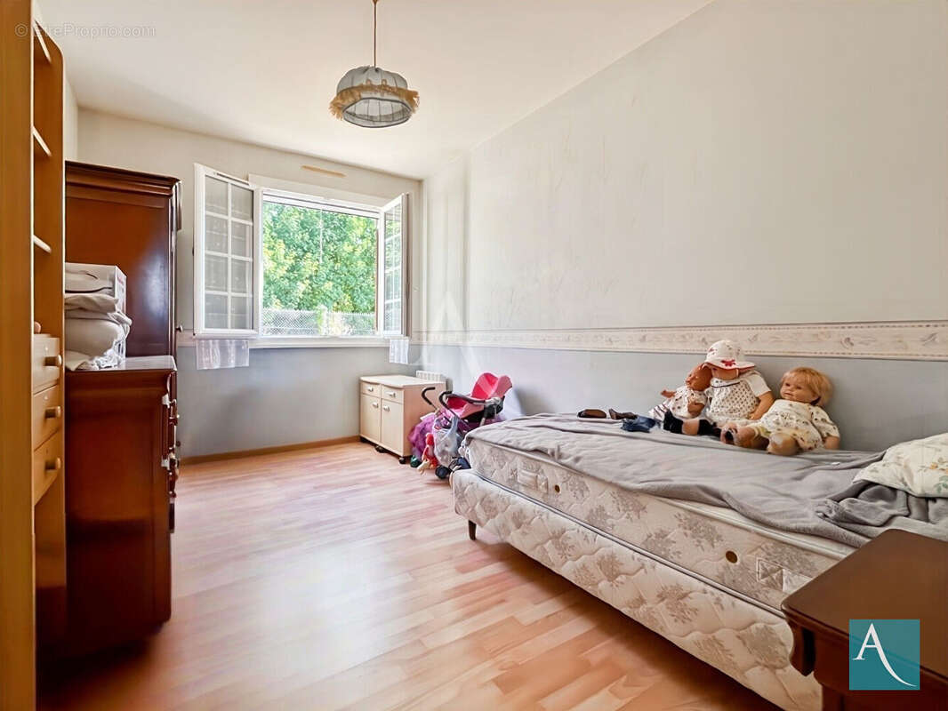 Maison à vendre Guillerval 91690 - Plain-pied 4 chambres - Sous-sol total - Terrain 777 m² - photo 4