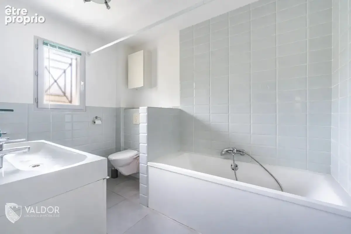 Hauteurs d'Anse - Maison familiale avec 4 chambres et jardin paysagé - photo 8