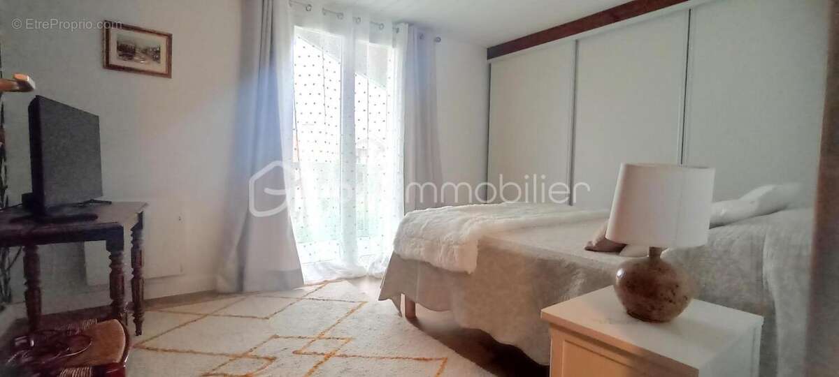 Maison à SAUGNAC-ET-CAMBRAN