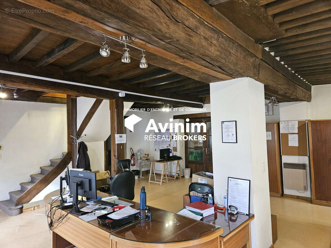 Commerce à SAINT-TRIVIER-DE-COURTES