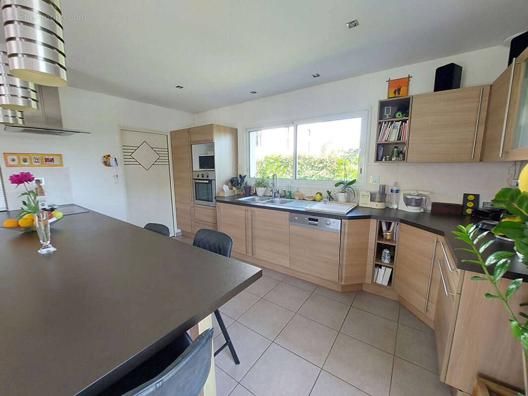 Maison Montreuil Le Gast 8 pièce(s) 182 m2 - photo 8