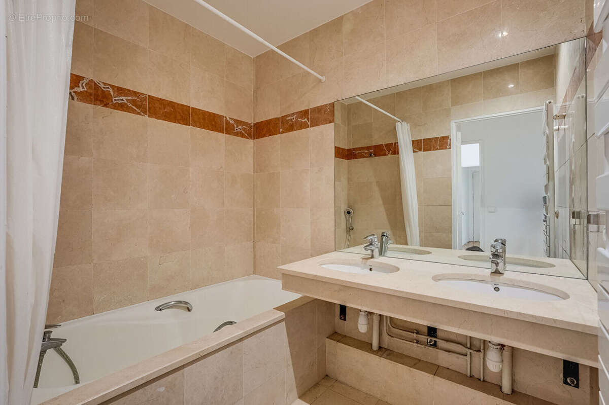 Appartement à PARIS-19E