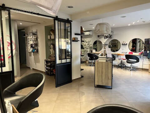 Commerce à THORIGNY-SUR-OREUSE