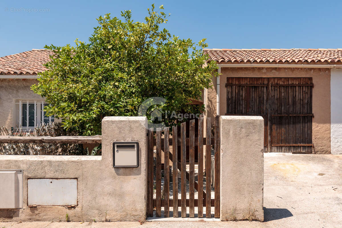 Roquebrune sur Argens - Charmante masion jumelée d'un côté rénovée et avec vue pnaoramique sur Rocher de Roque - photo 20