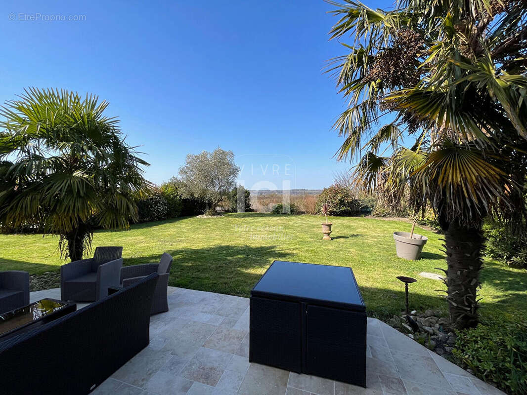 Maison à LA CHAPELLE-BASSE-MER