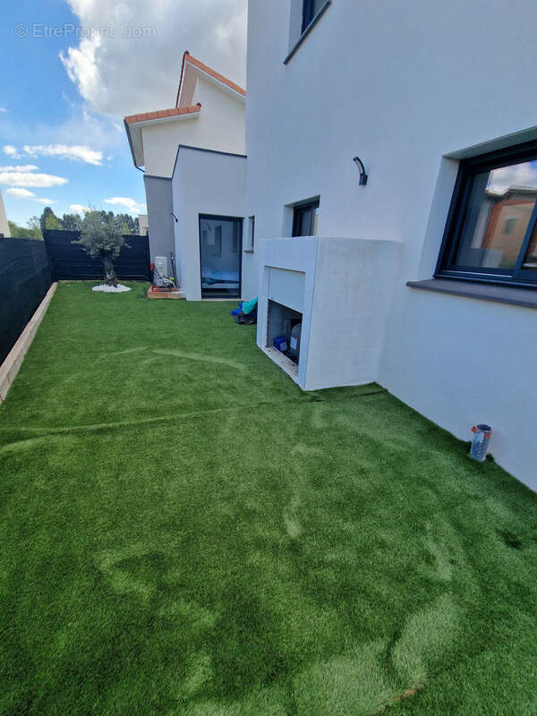 Maison à SAINT-BRES