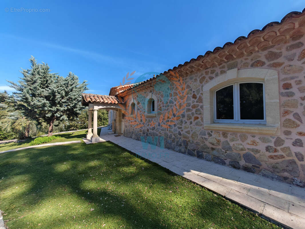 Propriété de charme avec piscine et dépendance - photo 31