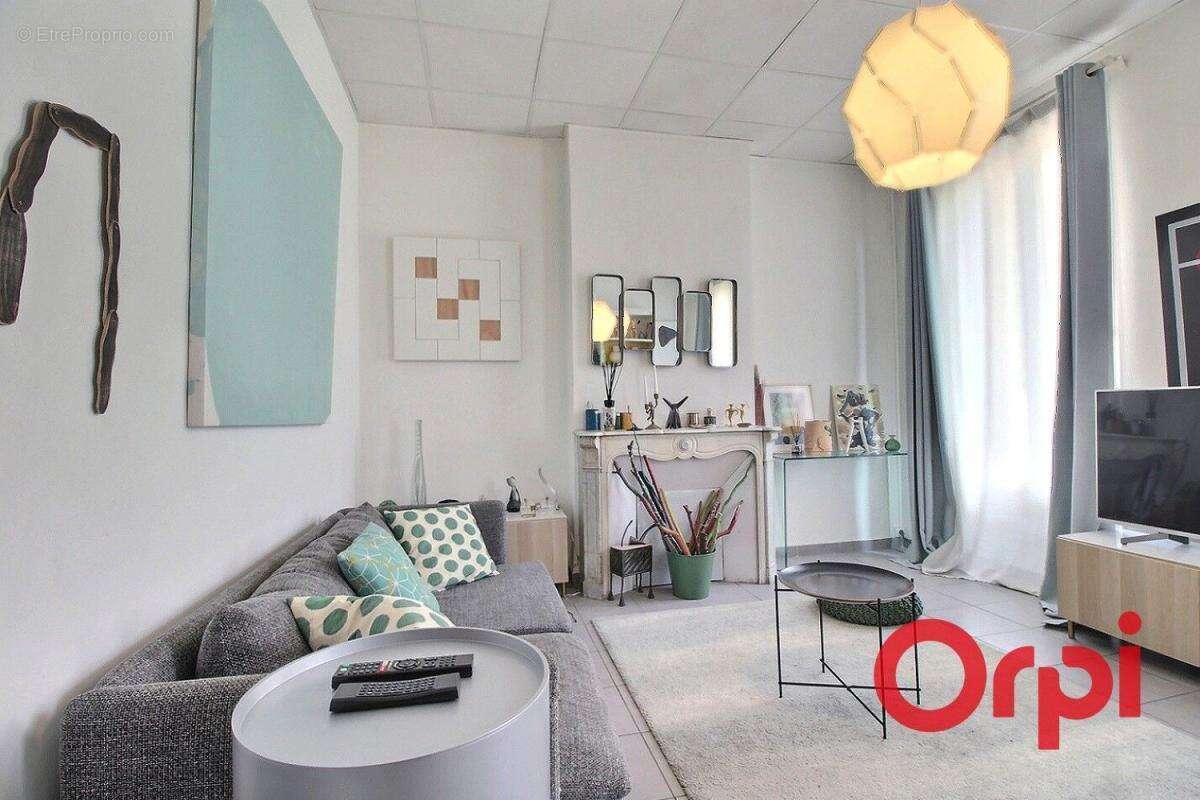 Appartement à MARSEILLE-2E