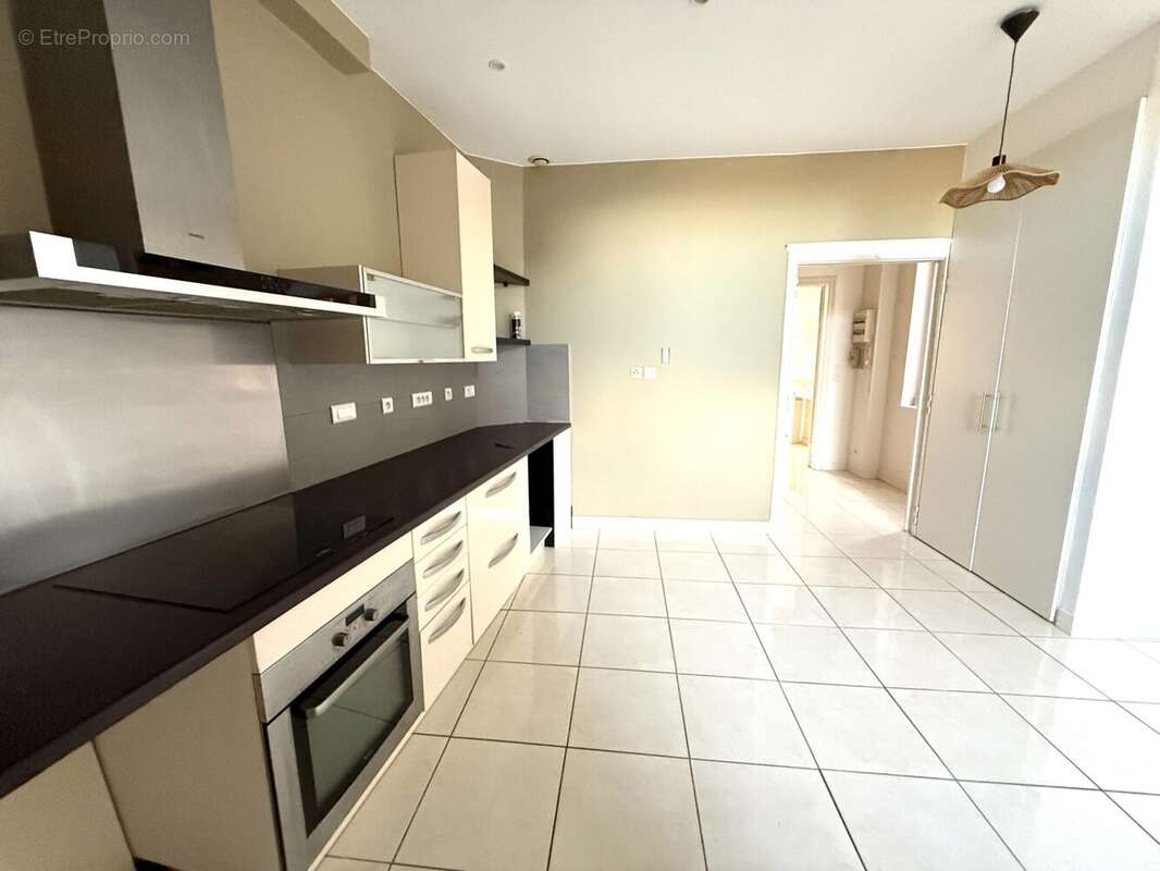 Appartement à CARBONNE