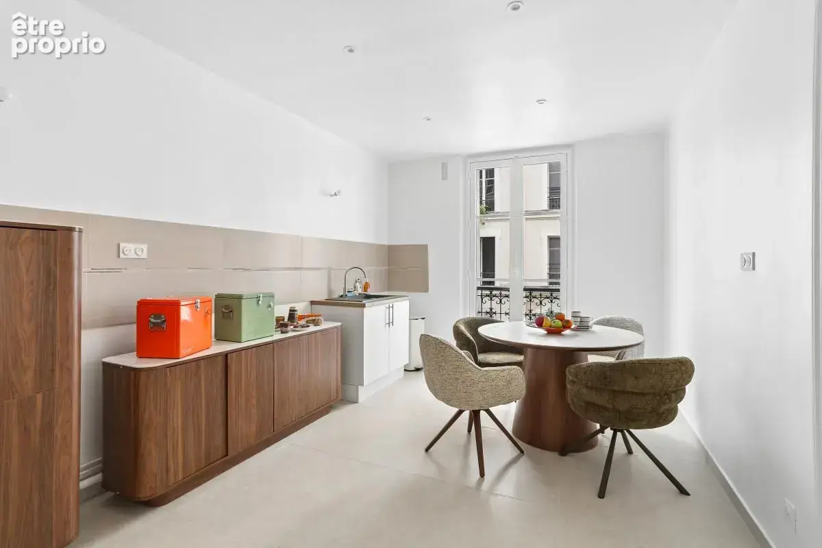Paris XVIe – Avenue Victor Hugo / Arc de Triomphe - Appartement d'exception, cachet et volumes - photo 3