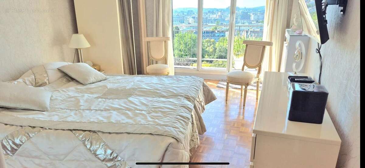 Appartement à PARIS-19E