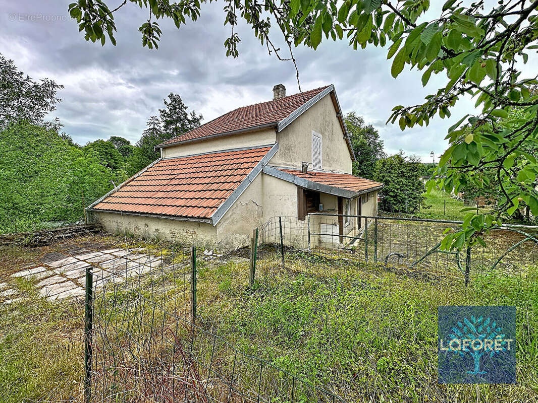 Maison à COUPRAY