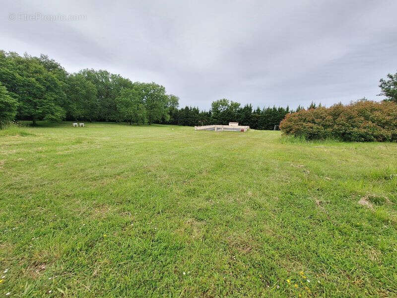 Maison à MAYRINHAC-LENTOUR