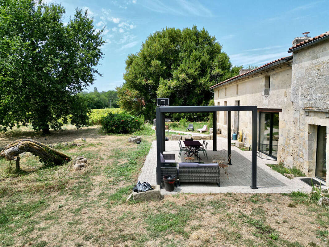 Grande maison familiale en pierre - photo 16