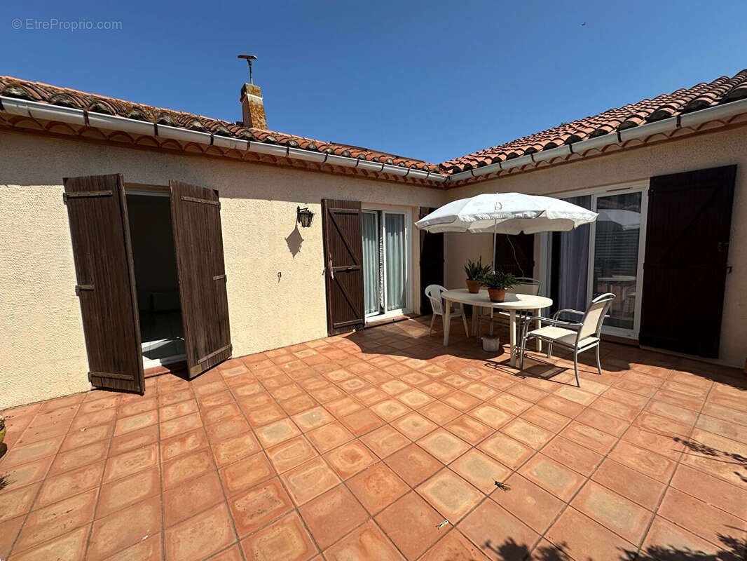 Maison à VILLEMOLAQUE