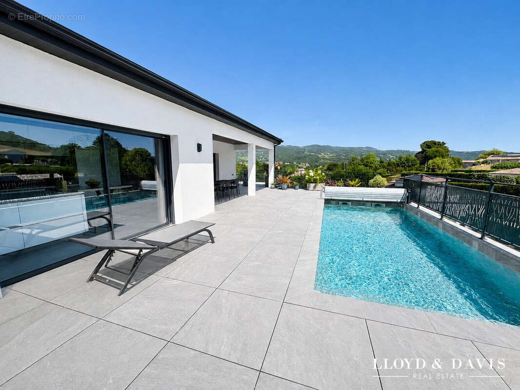 Piscine avec nage à contre-courant - Maison à SAINT-PERAY