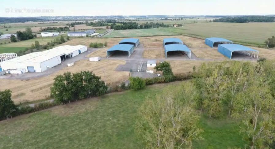 Commerce à CARBONNE