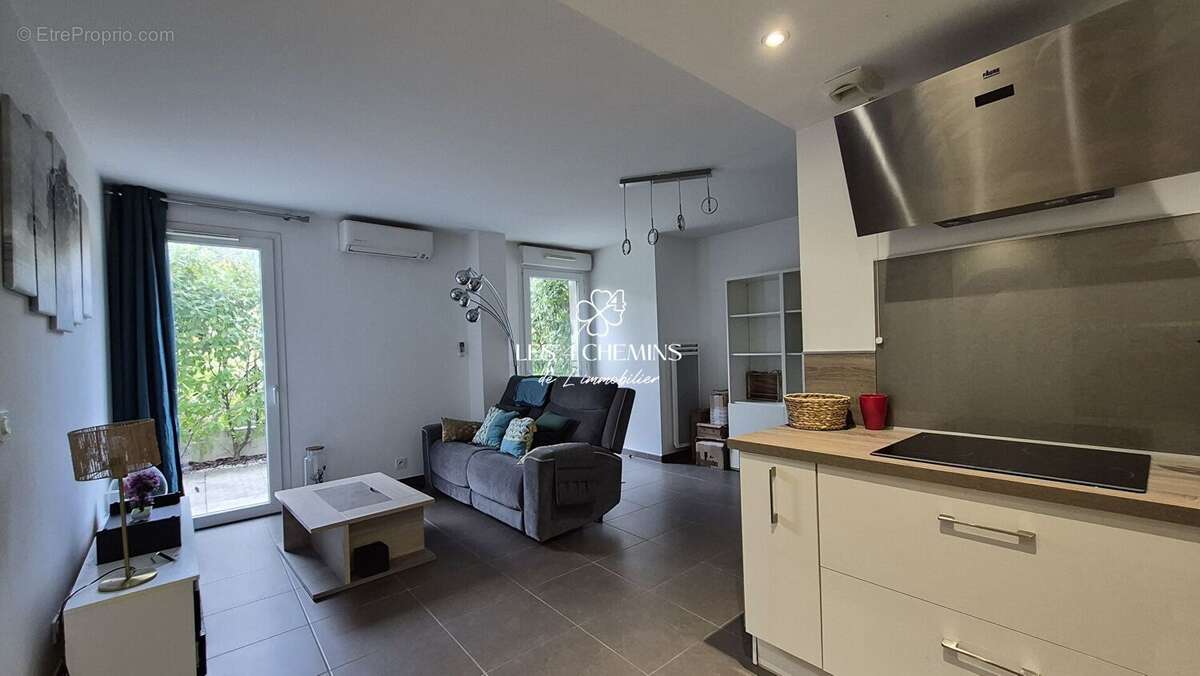 Appartement à CHATEAUNEUF-LE-ROUGE