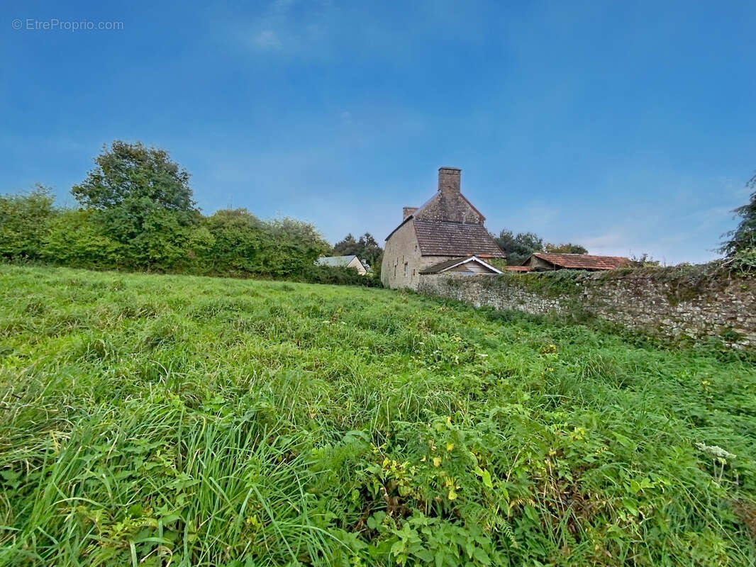 Terrain à VARENGUEBEC