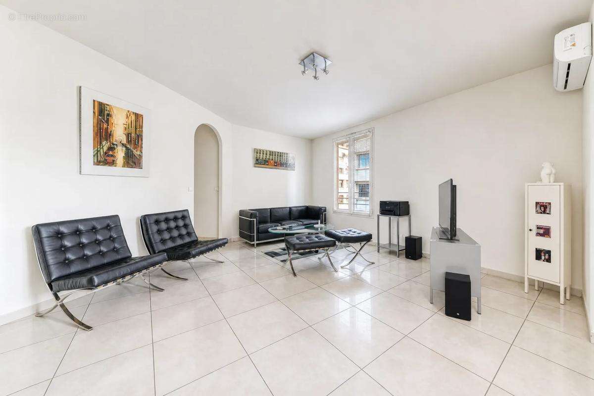 LYON 7 - Place JEAN MACE -Appartement T4 de 89 M2 - - photo 11