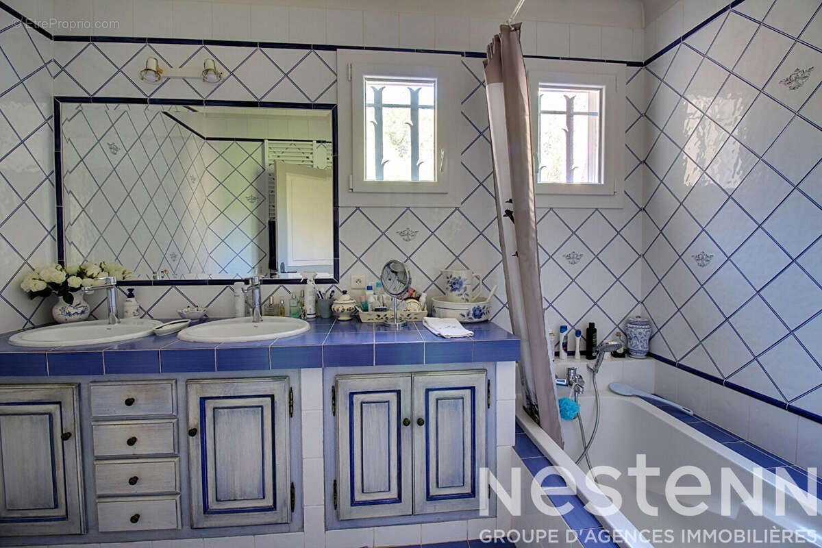 A VENDRE DRAGUIGNAN Villa 180m² avec piscine et vue dégagée - 4553m² de terrain - photo 18