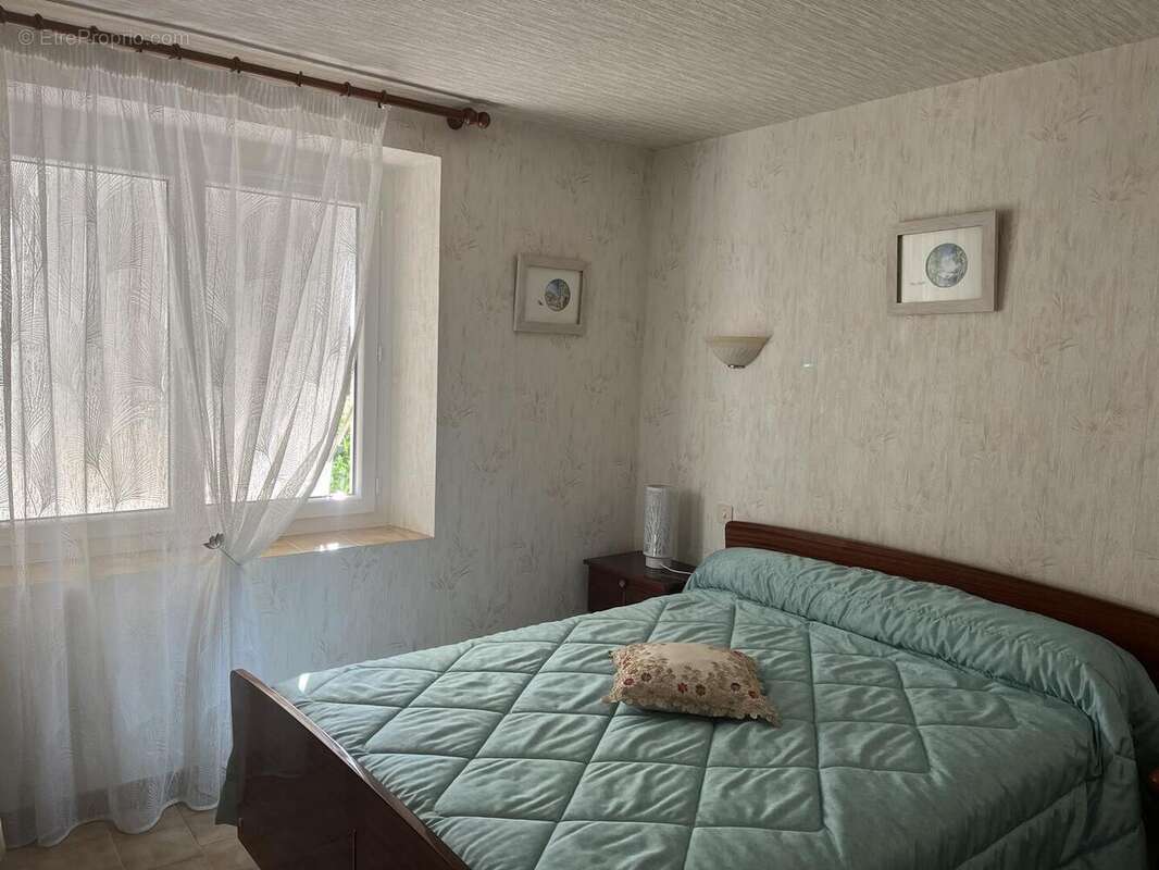 chambre RDC - Maison à LACAPELLE-MARIVAL