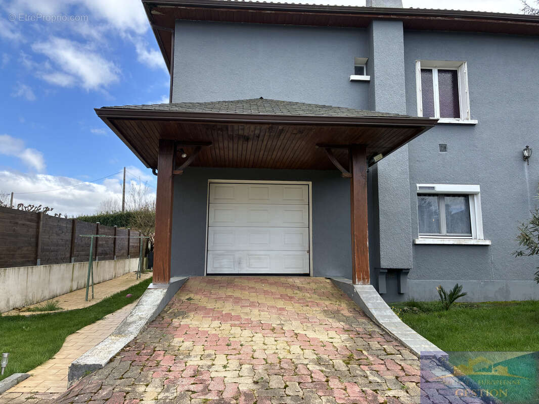 Maison à POUEYFERRE