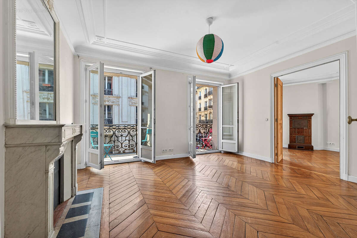 Appartement à PARIS-10E