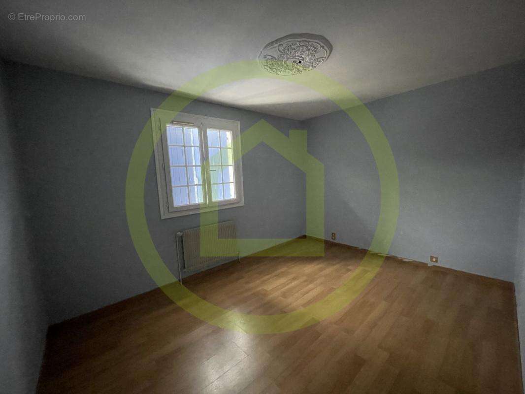 Maison à ROULLET-SAINT-ESTEPHE