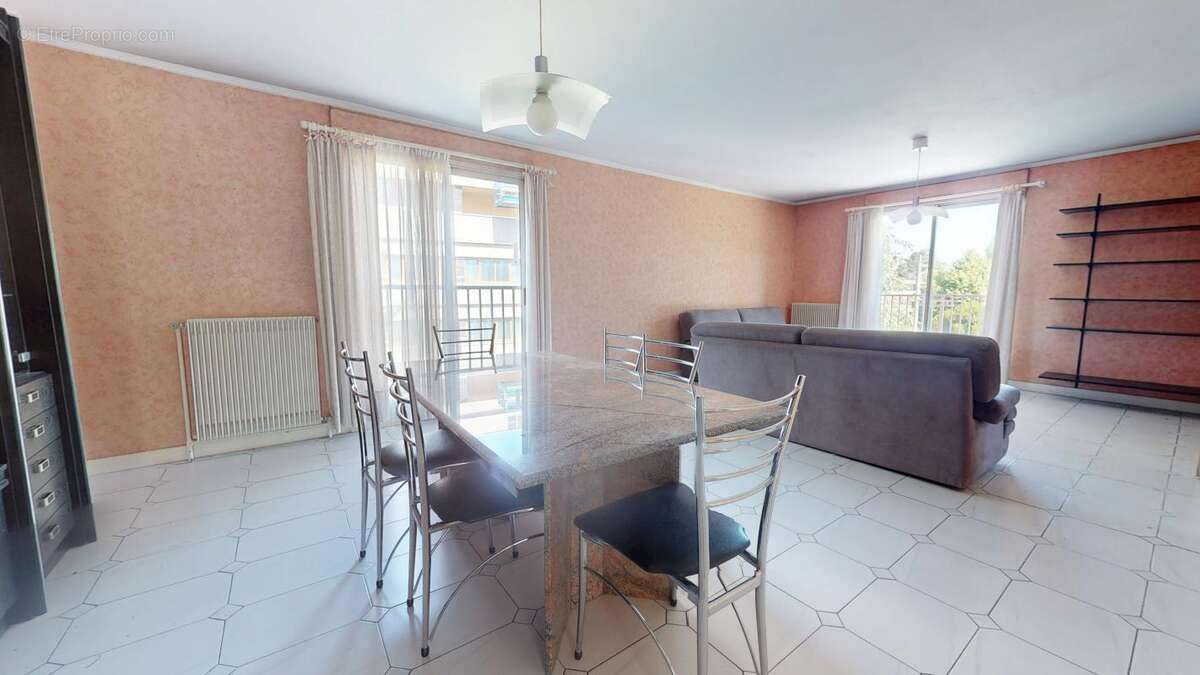Appartement à TASSIN-LA-DEMI-LUNE