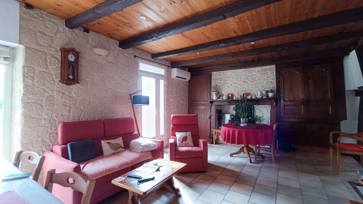 Maison à ESCOIRE