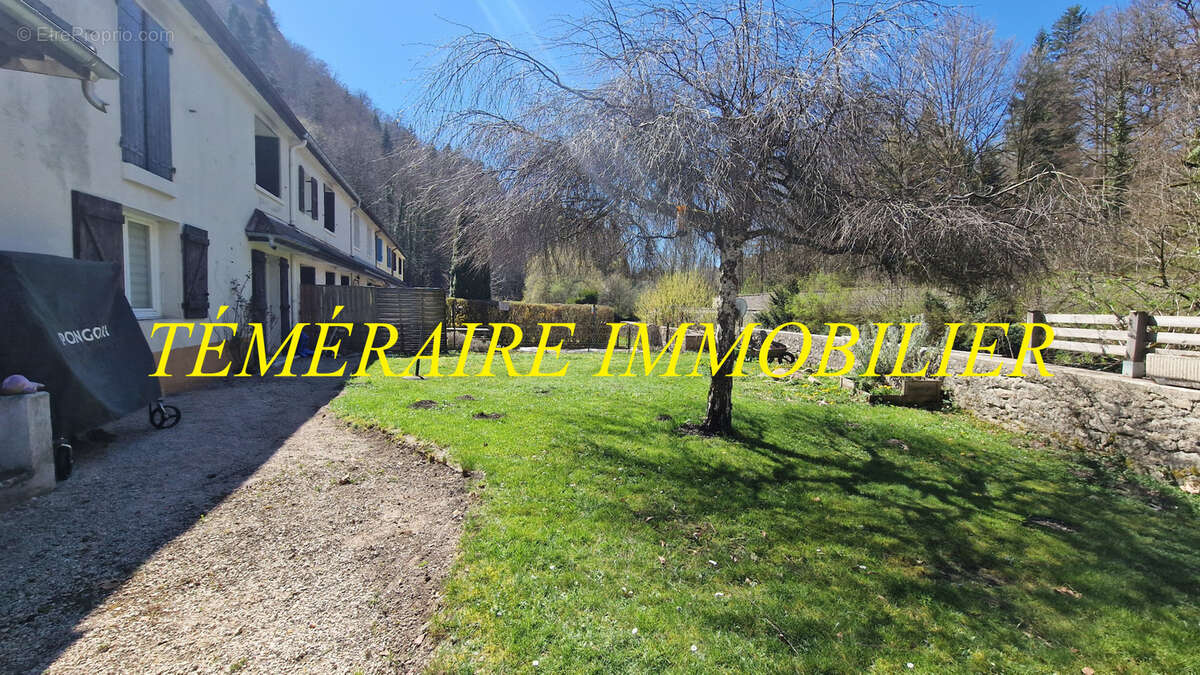 Maison à BOURG-DE-SIROD