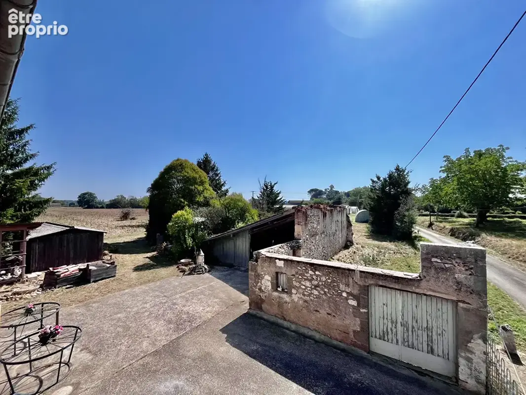 À Castelmoron-sur-Lot, venez découvrir cet ensemble immobilier situé dans un environnement calme, avec un jardin d'environ 1 863 - photo 11