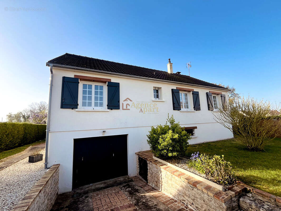 Maison à BELLENGREVILLE