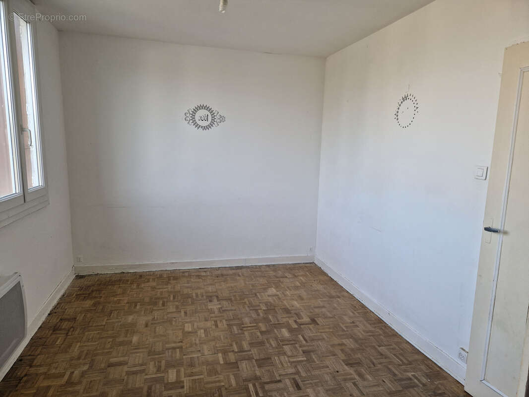 Appartement à VALREAS