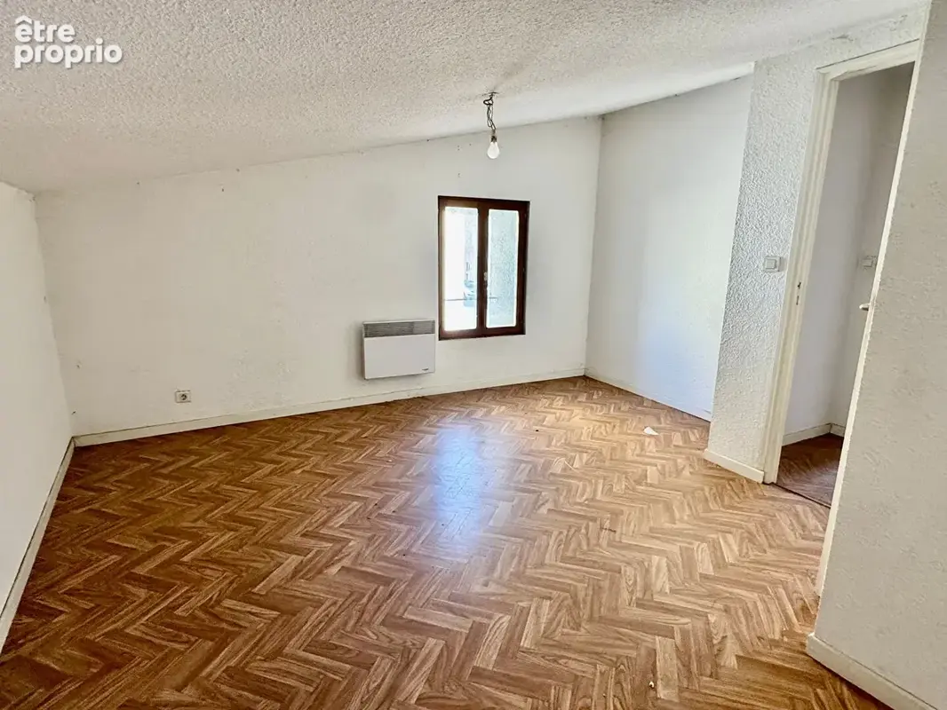 LEZOUX / Maison de bourg avec 3 chambres + bureau en plein centre-ville ! - photo 9