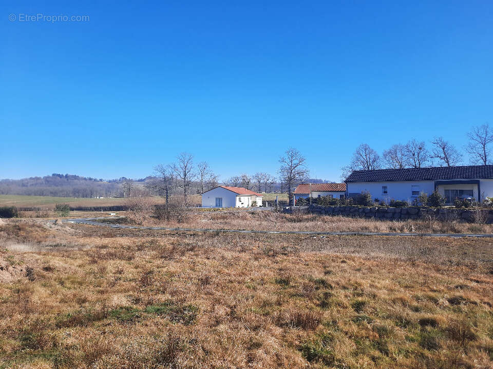 Terrain à SAINT-PAUL-DES-LANDES
