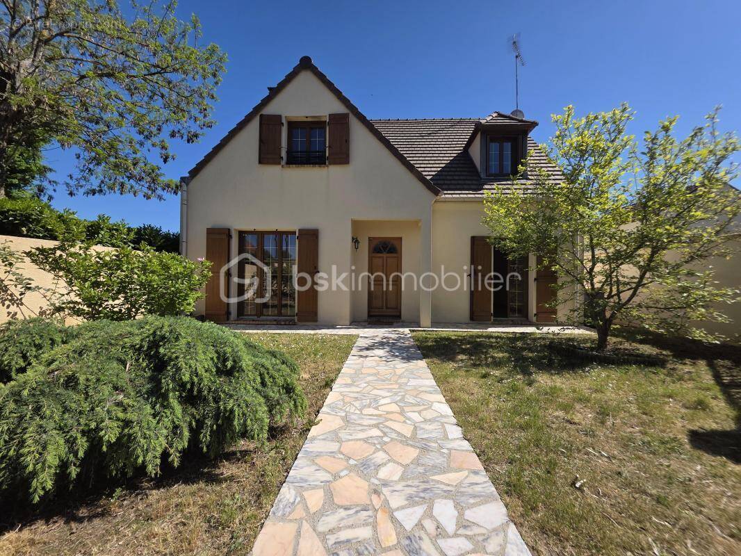 Maison à MONTCOURT-FROMONVILLE