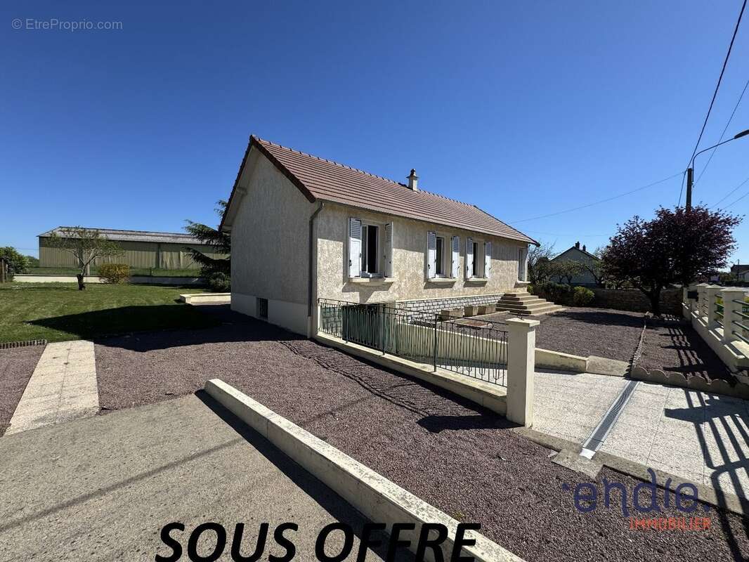 Maison à SAINT-PIERRE-LE-MOUTIER
