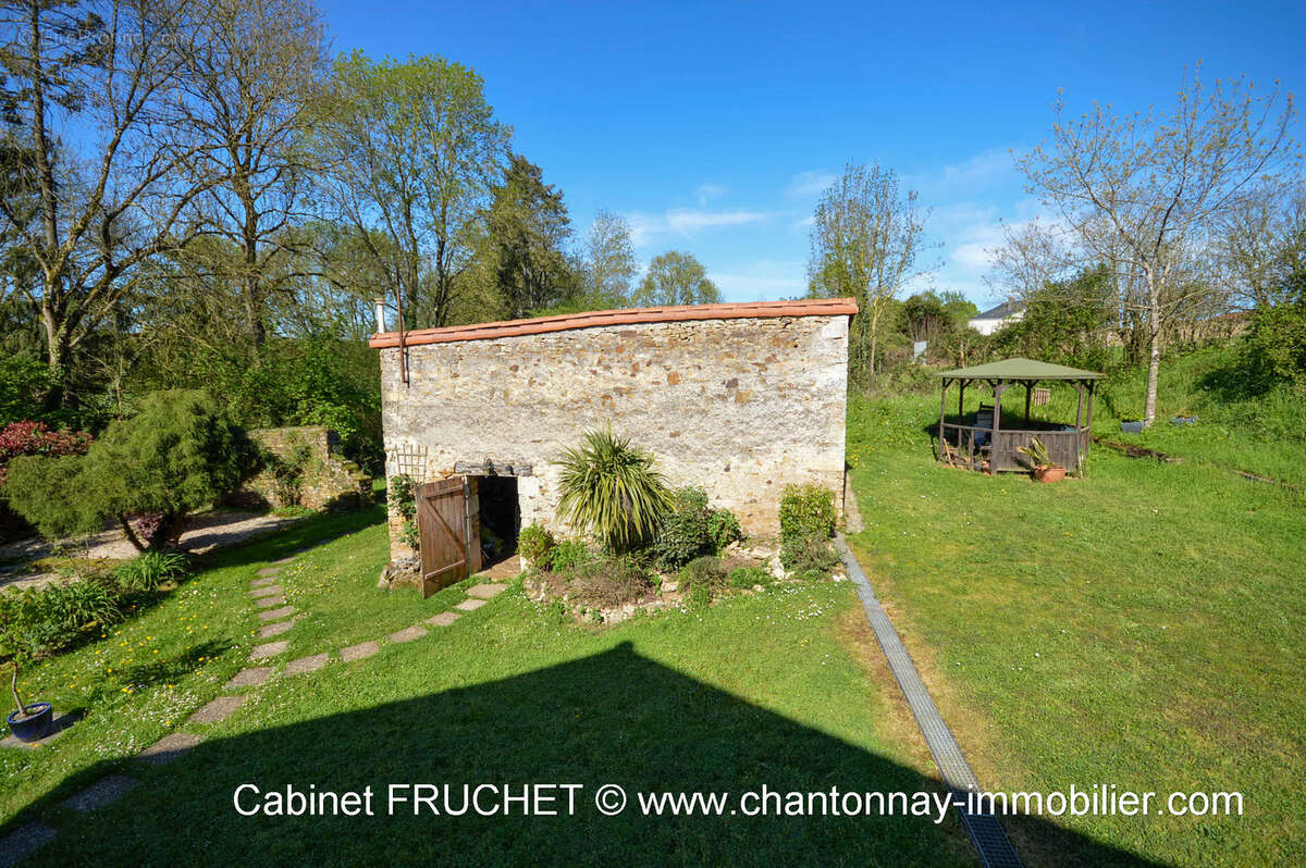 Maison à BAZOGES-EN-PAREDS