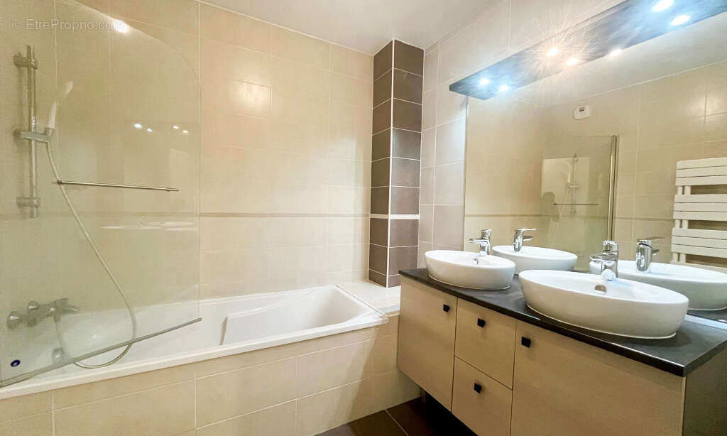 Appartement à MARSEILLE-4E
