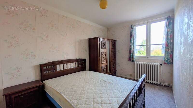 Maison à CHATEAUNEUF-DU-FAOU