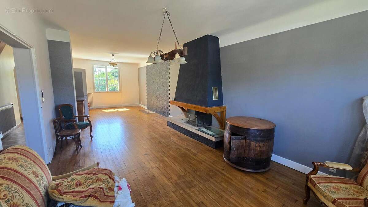 Maison 200 m² à Bouresse  - photo 4