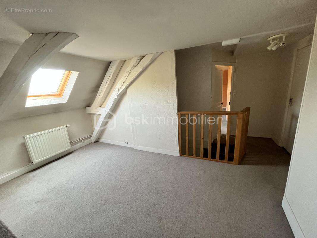 Maison à LA CHAPELLE-MONTLINARD