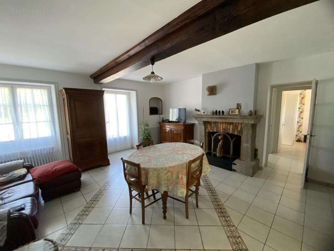 Maison à MOUTIERS-LES-MAUXFAITS