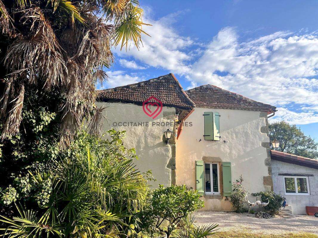 Ferme de caractère avec gîte, plus de 9ha, piscine et vues panoramiques près de Marciac, Gers - photo 4