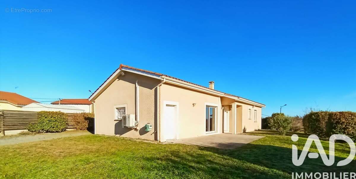 Photo 2 - Maison à MARCILLY-LE-CHATEL