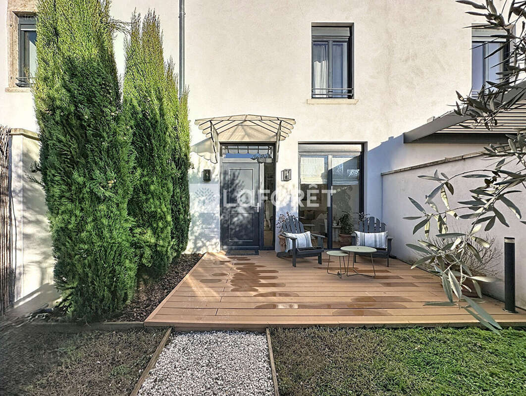 Maison à NEUVILLE-SUR-SAONE